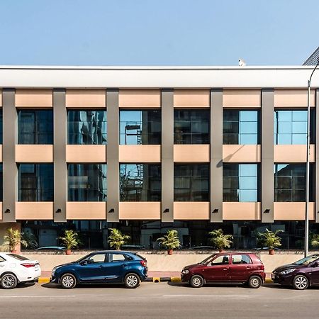 Super Capital O Hotel Konar Inn Turambhe Kültér fotó