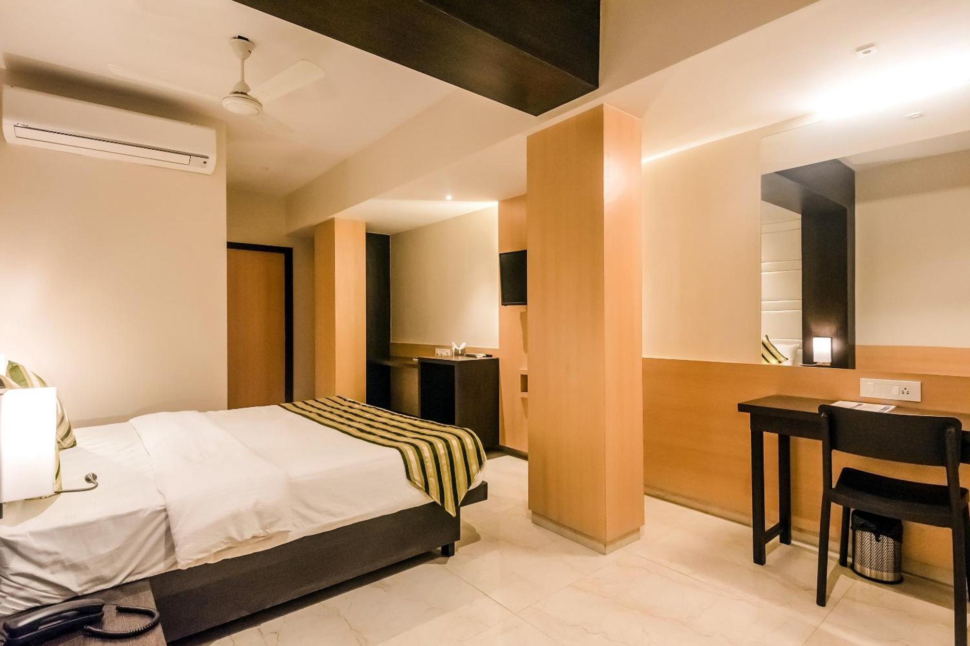 Super Capital O Hotel Konar Inn Turambhe Kültér fotó