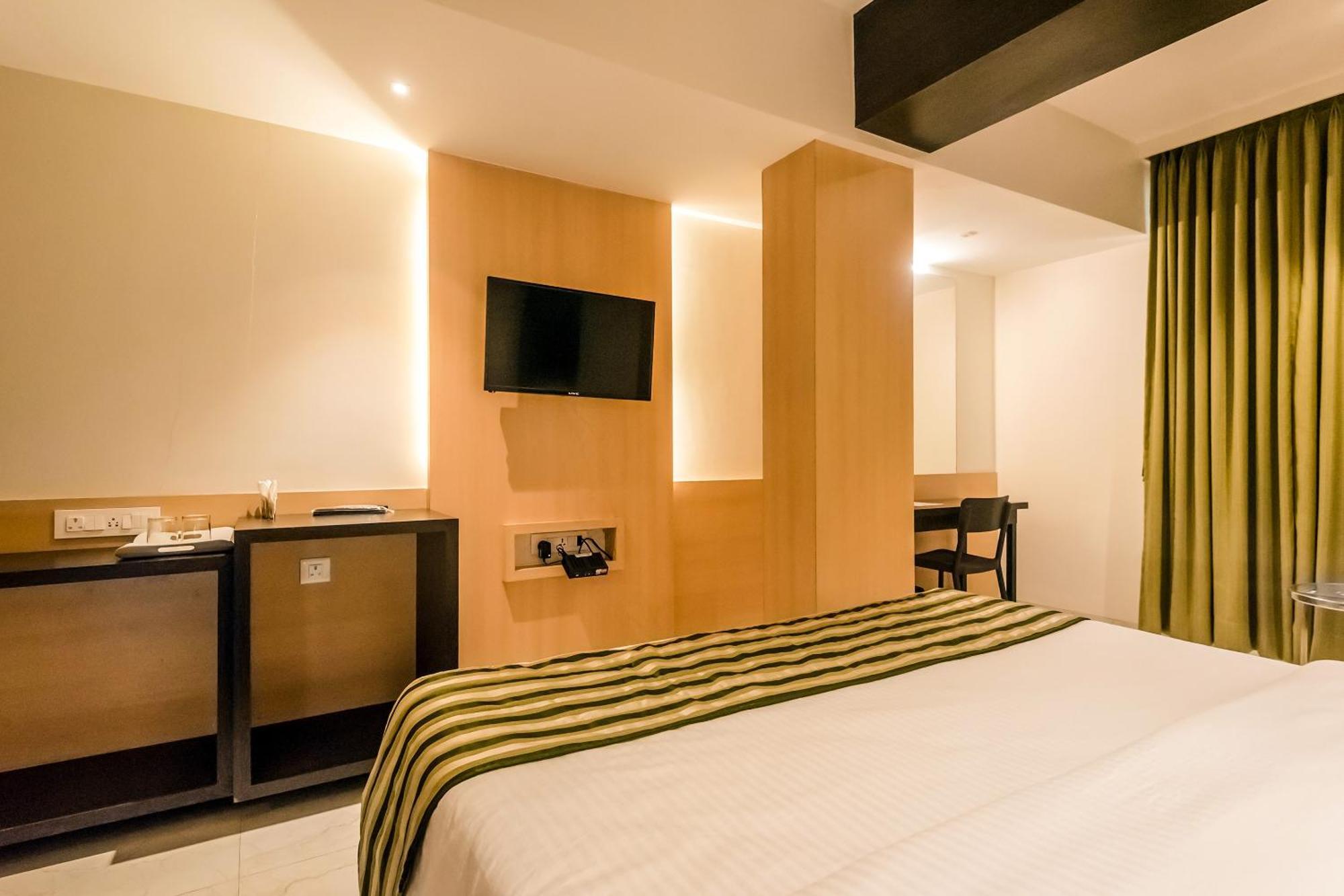 Super Capital O Hotel Konar Inn Turambhe Kültér fotó
