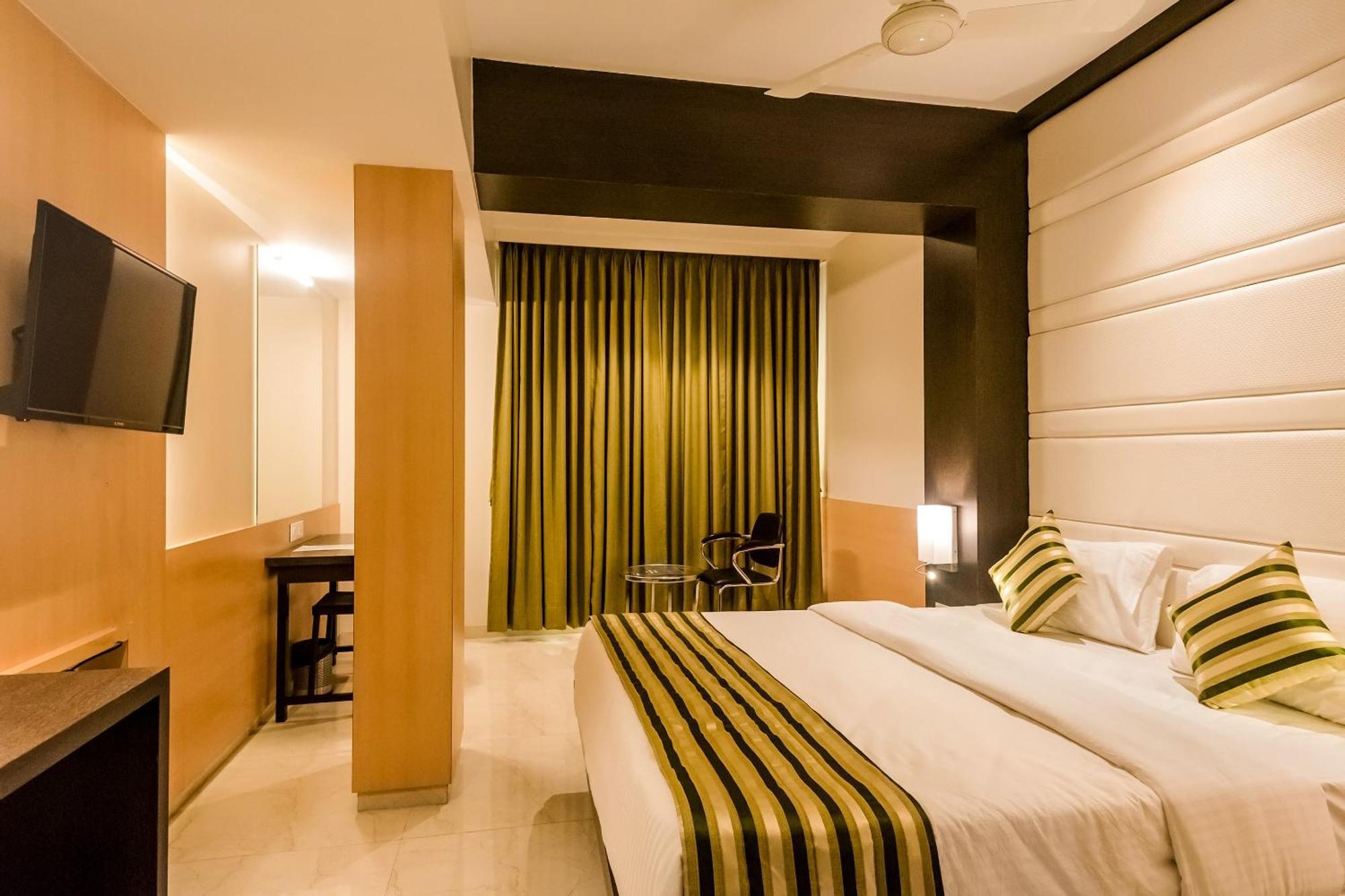 Super Capital O Hotel Konar Inn Turambhe Kültér fotó