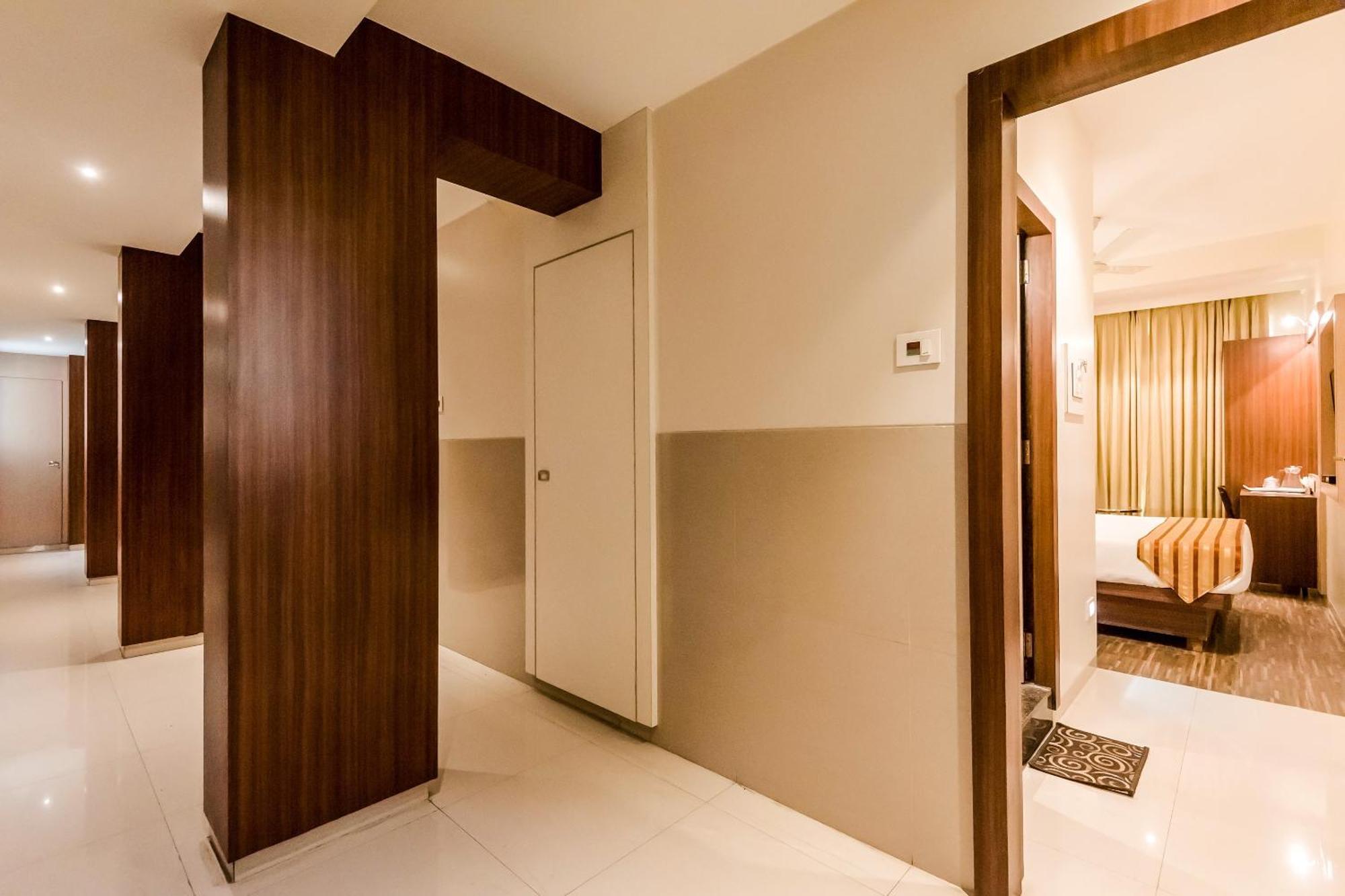 Super Capital O Hotel Konar Inn Turambhe Kültér fotó