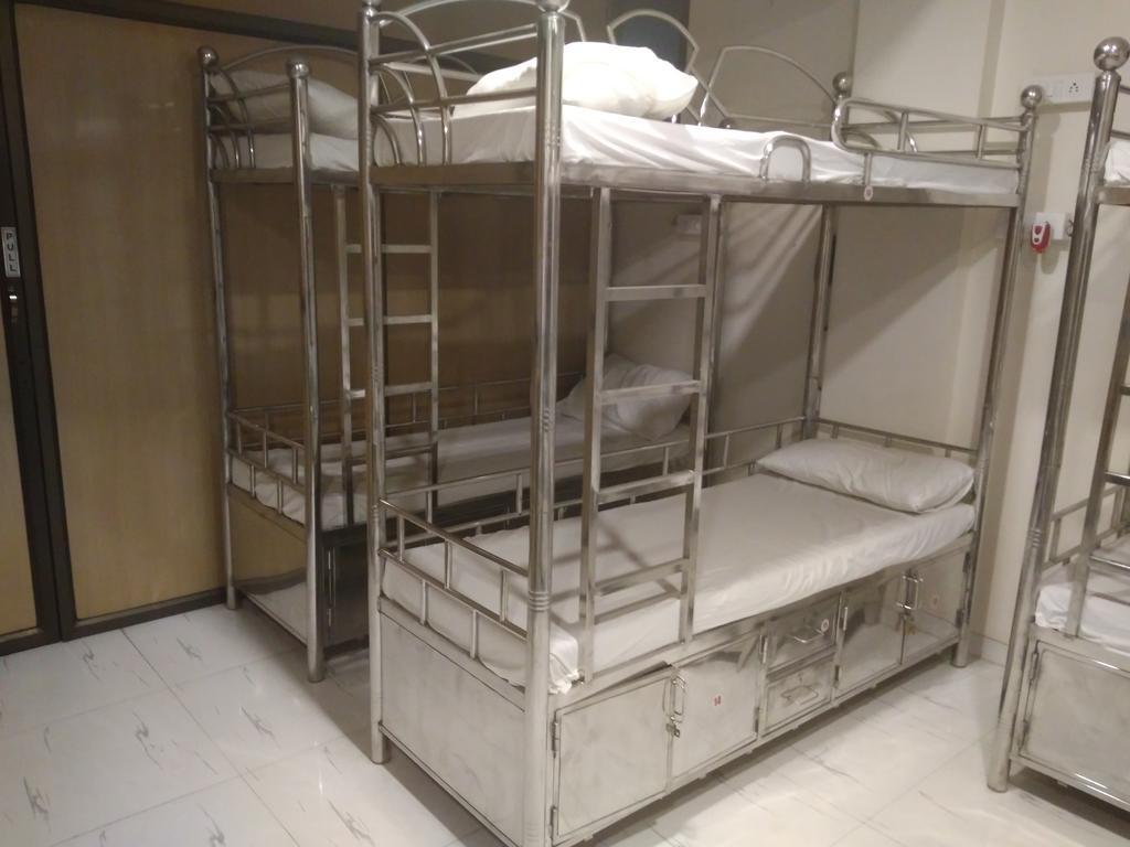 Super Capital O Hotel Konar Inn Turambhe Kültér fotó