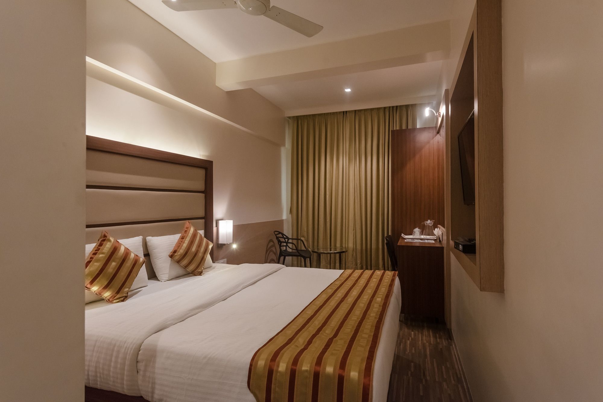 Super Capital O Hotel Konar Inn Turambhe Kültér fotó